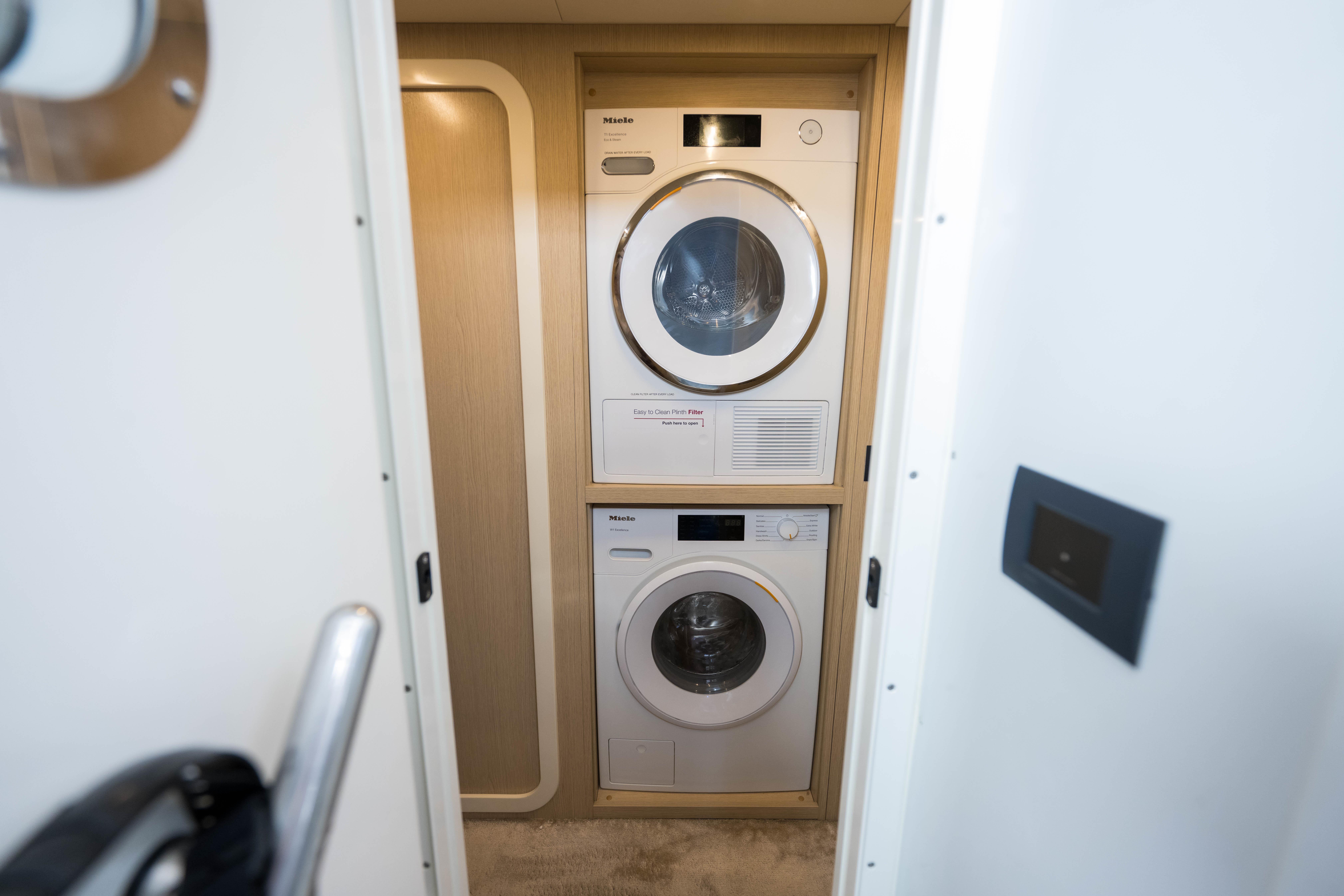 2023 FERRETTI YACHTS 720 